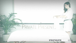 PrivateBlack - Julia Rocka a bombázó masszőr csajszi