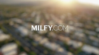 MILFY - Dana Vespoli fiatalabb hapsival szexel