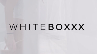 WhiteBoxxx - Oxana Chic muffja bekúrva