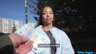 Public Agent - Karcsú ázsiai szépség méretes fenékkel és pici mellbimbókkal, szűk pinája megfeszül