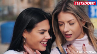 Apolonia Lapiedra és Rebecca Volpetti latina tini erotikus leszbi sex