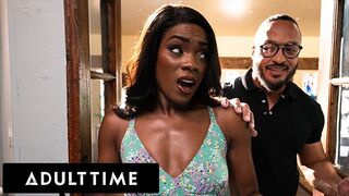 Unatkozó asszony Ana Foxxx párnán kúrel és megdugja kedvelő férje!