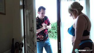 Amy Goodhead forró randija egy fiatalabb csávóval