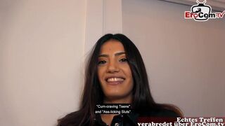 Német geek hapsi megdugja a forró latina milf-et randin