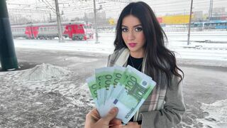 Vonatbéli csábítás: picsát szólítunk meg castingra közvetlenül a szekrényben