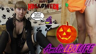 Kicsike boszorkány megidézi a méretes pélót és rendesen megbasszák, hogy beleélvezzen a puncijába - halloween 2020